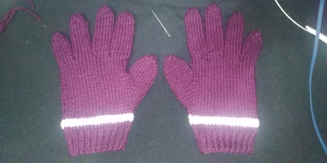 Purple gloves, this time with full fingers
